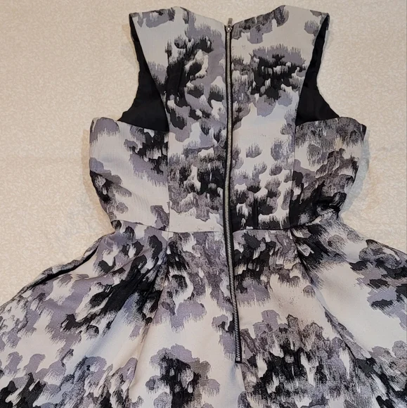 H&M Dress Gray & Black Design - Picture 2 of 4